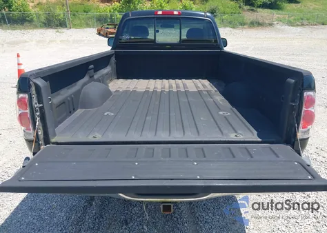 2003 Toyota Tundra Sr5 V8 z USA, uszkodzony, nr VIN 5TBKT44173S339763